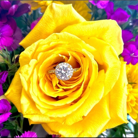 CUBIC ZIRCONIA PLATED RING SIZE 8 - Picture 5 of 5